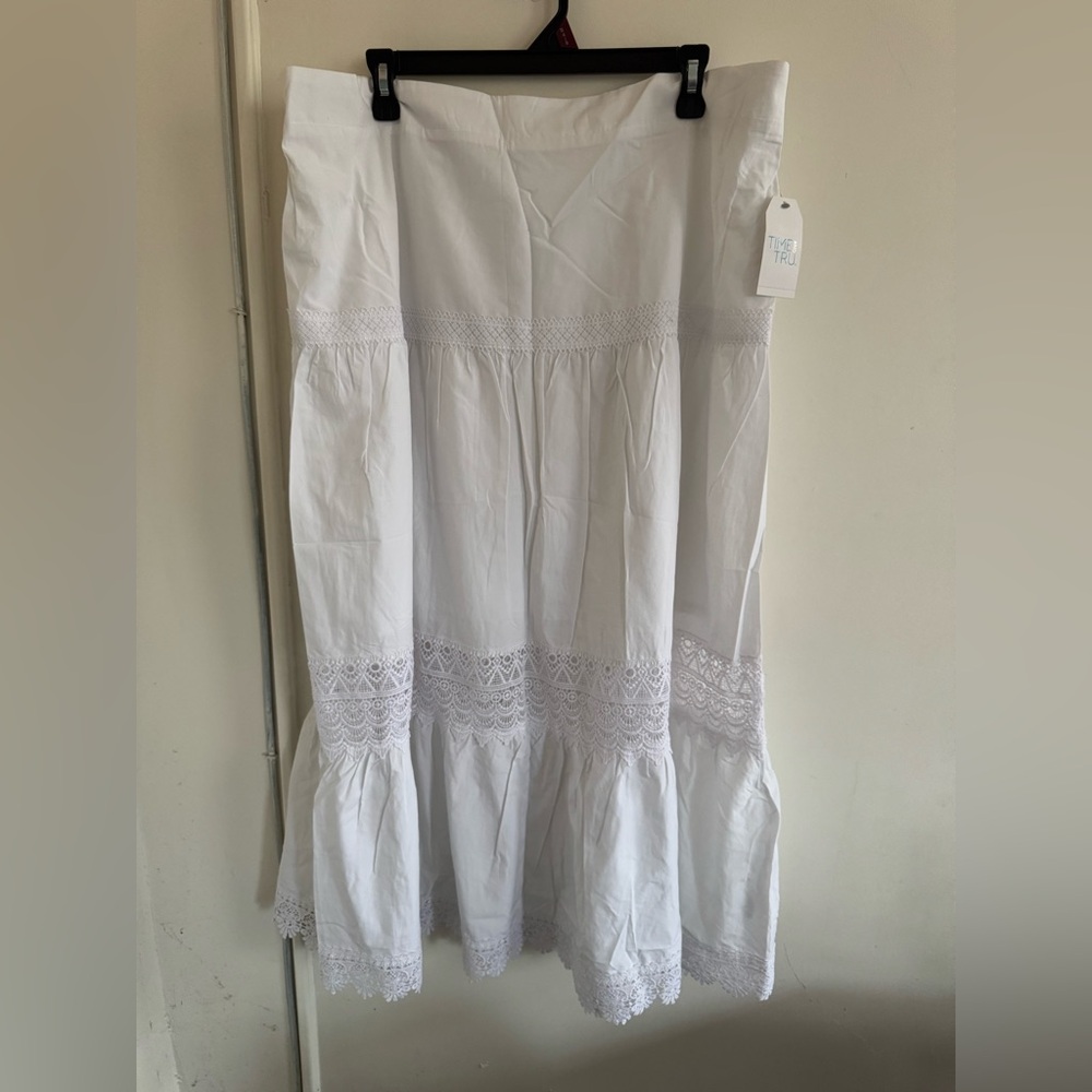 NWT Time and Tru white Women’s Tiered Maxi Skirt with Lace Trim Size XXL